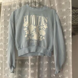 🩵🤍H&M Blue Floral Teen Girl Sweater🤍🩵 (like new)